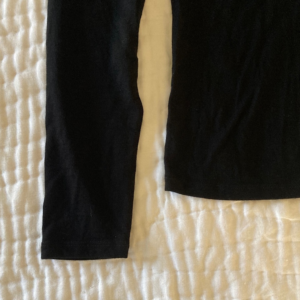 100% Wool - Unbound Merino Long Sleeve V-Neck - Picture 4 of 5